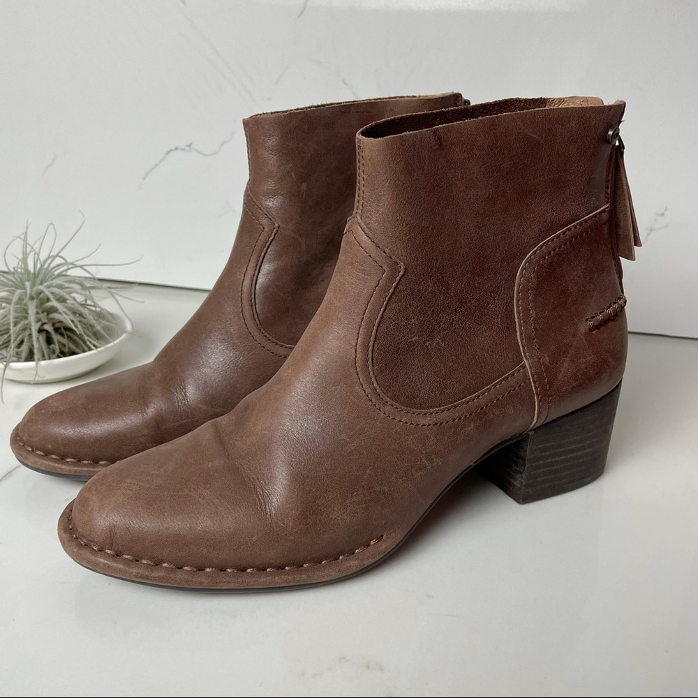 UGG Bandara Ankle Boot